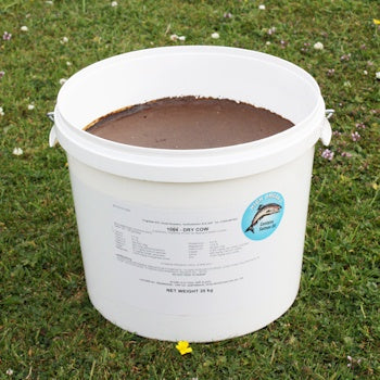 DRY COW MINERAL BUCKETS